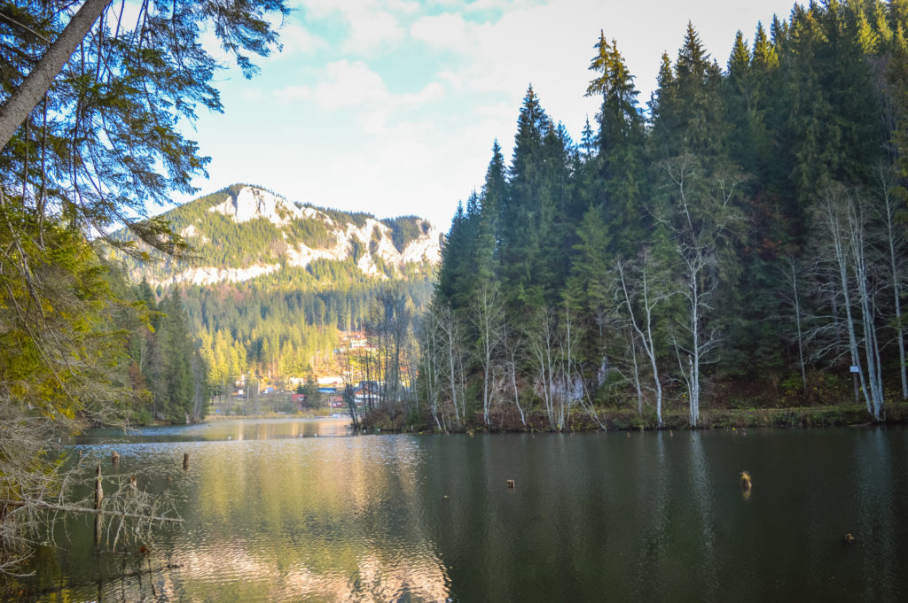 Red Lake (Lacul Roșu)